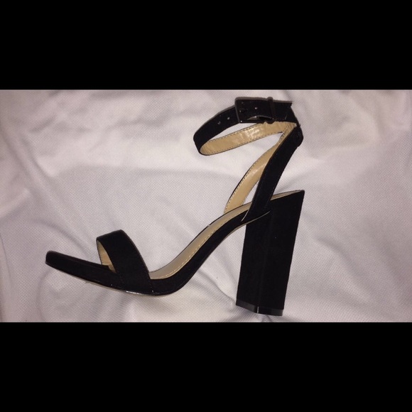 Thick Heeled Sandals - Picture 3 of 3